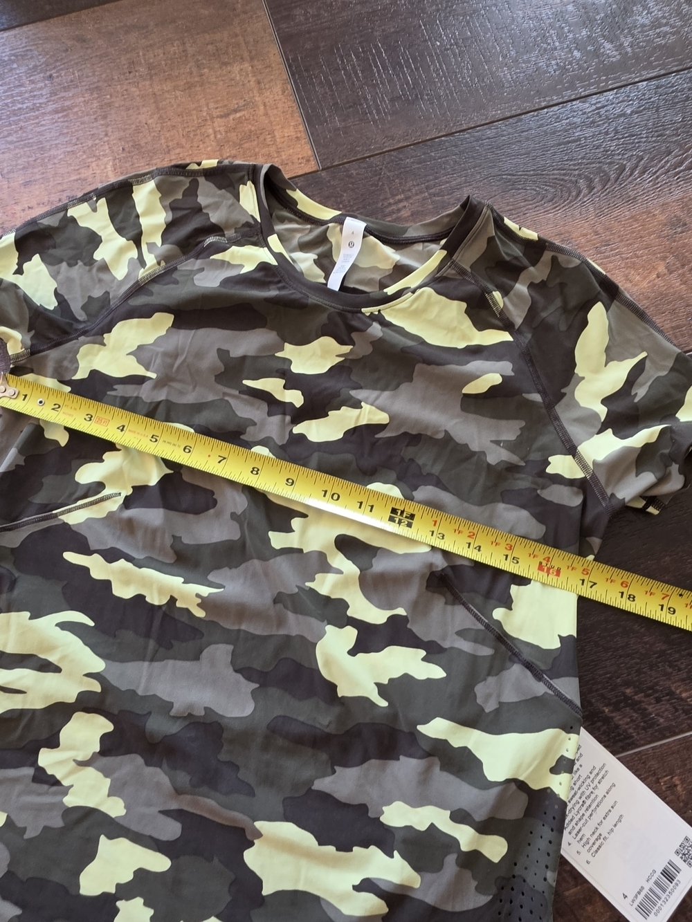 Lululemon UVP Run Short Sleeve Camo Neon Yellow Size 4 NWT - Picture 3 of 4